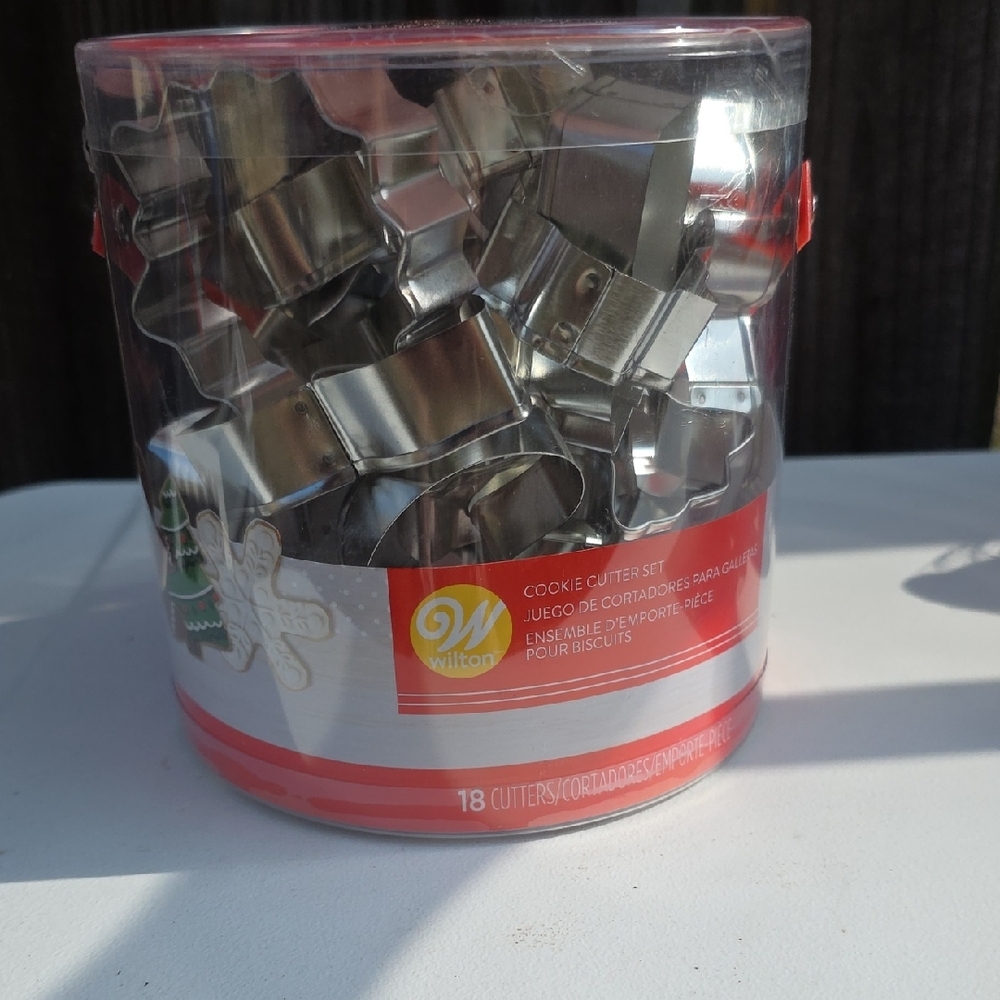 Wilton Metallic Cookie Cutter Collection Set 18 Pieces- NWT